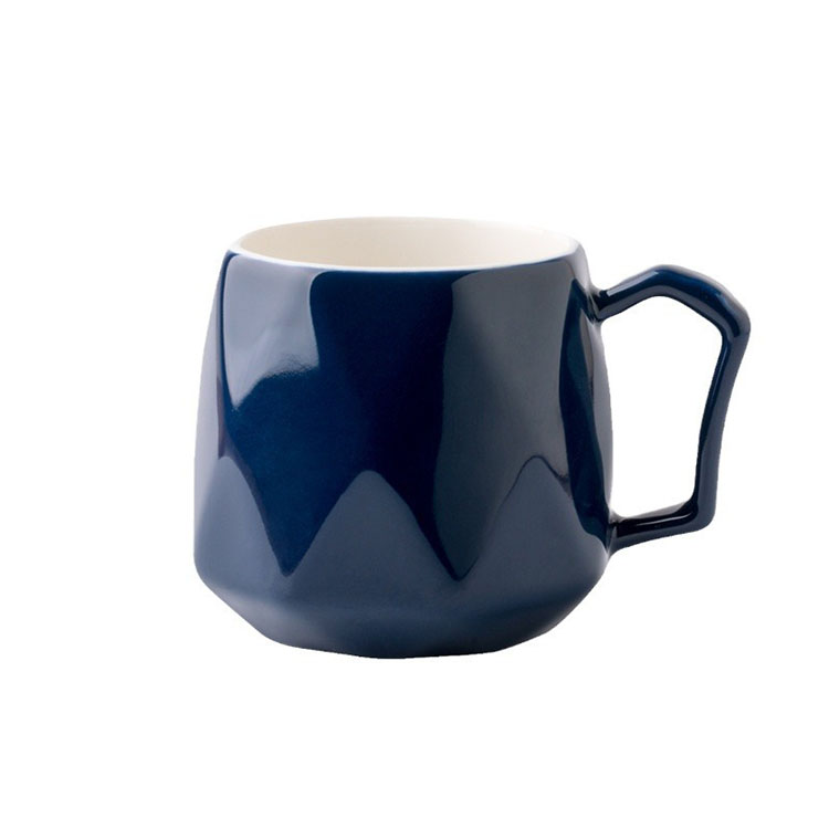 Gyémánt alakú kerámia bögre