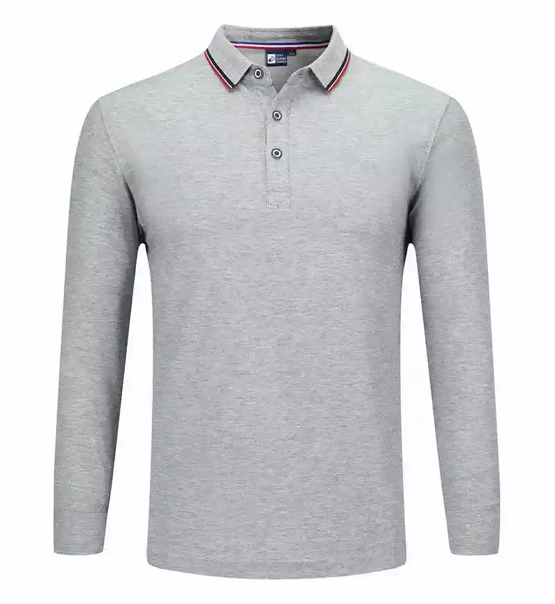 グレーのポロTシャツ