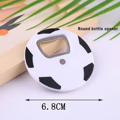 فتاحة زجاجات على شكل كرة قدم
