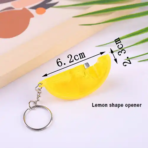 سلسلة مفاتيح على شكل فتاحة زجاجات ليمون