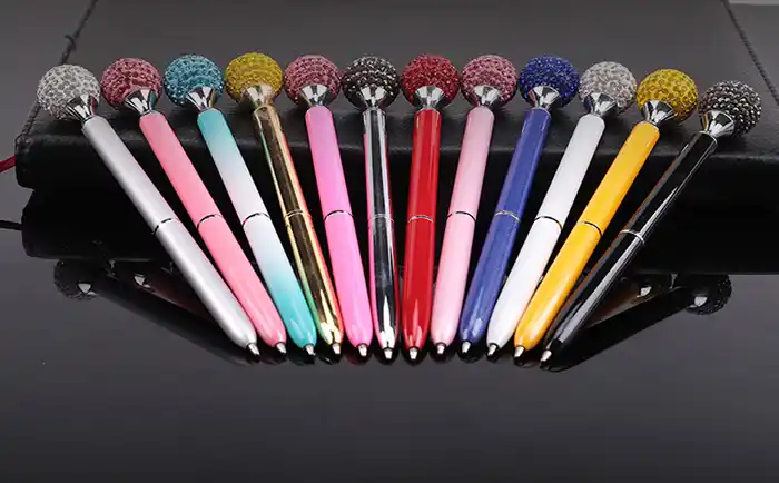 Bolígrafo fino de metal